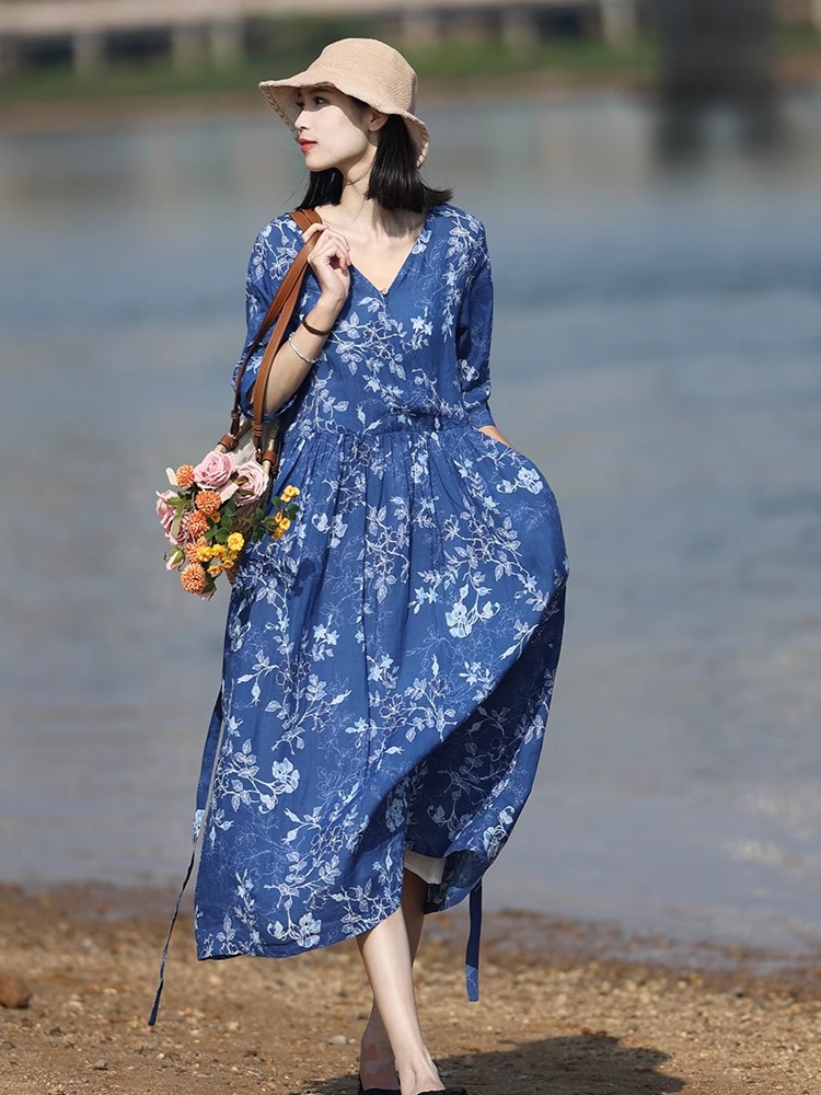 2025 새로운 빛 럭셔리 그리고 서비스 드레스 프린트 무릎 아래 루즈핏 레트로 파란색 꽃 치마