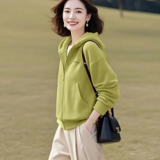 批发洋气小个子<b class='q'>短款</b>显瘦百搭黄色连帽卫衣2026春秋新款妈妈薄款外套女