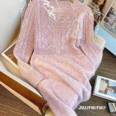 批发新款<b class='q'>清仓</b>捡漏专柜撤回外贸尾单纯色V领镂空羊毛绒打底针织<b class='q'>连衣裙</b>