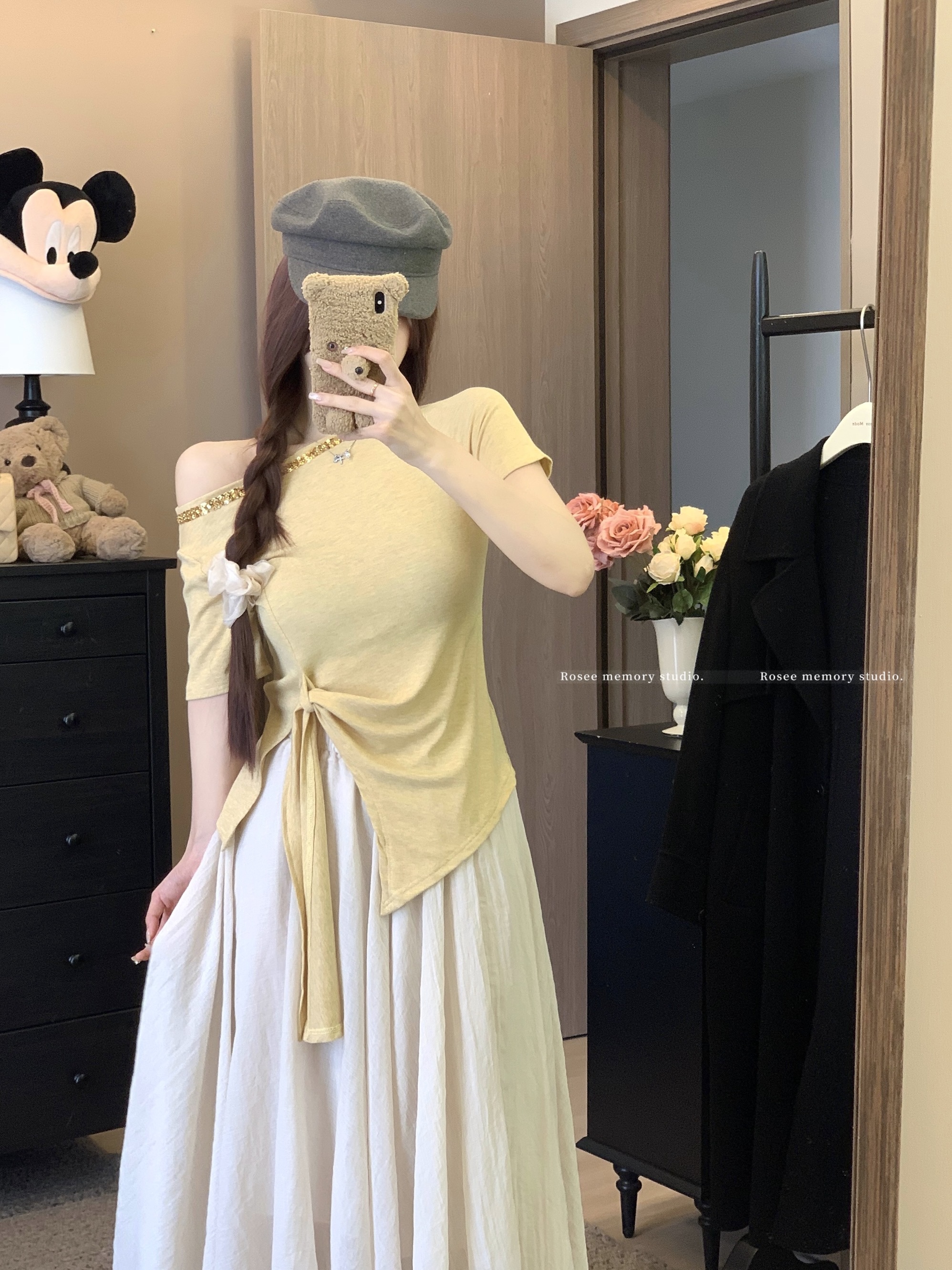 실사 스팽글 비스듬한 어깨 불규칙 트임 긴팔 티셔츠 여성 여름 새로운 스트랩 디자인 센스 품격 맨위