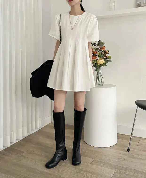 퍼프소매 라운드넥 백주름 원피스 상세 이미지 4