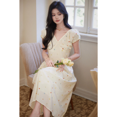 批发夏季设计感甜美芭蕾风海边度假约会碎花长裙收腰<b class='q'>连衣裙</b>