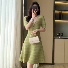 批发别致绝美收腰裙子法式高级感冷淡风轻奢小香风绿色V领<b class='q'>连衣裙</b>夏女
