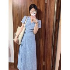 批发夏季<b class='q'>新款</b>法式气质v领碎花连衣裙子女海边度假茶歇<b class='q'>长裙</b>