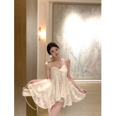 批发实拍实价蕾丝大摆<b class='q'>吊带</b>上衣