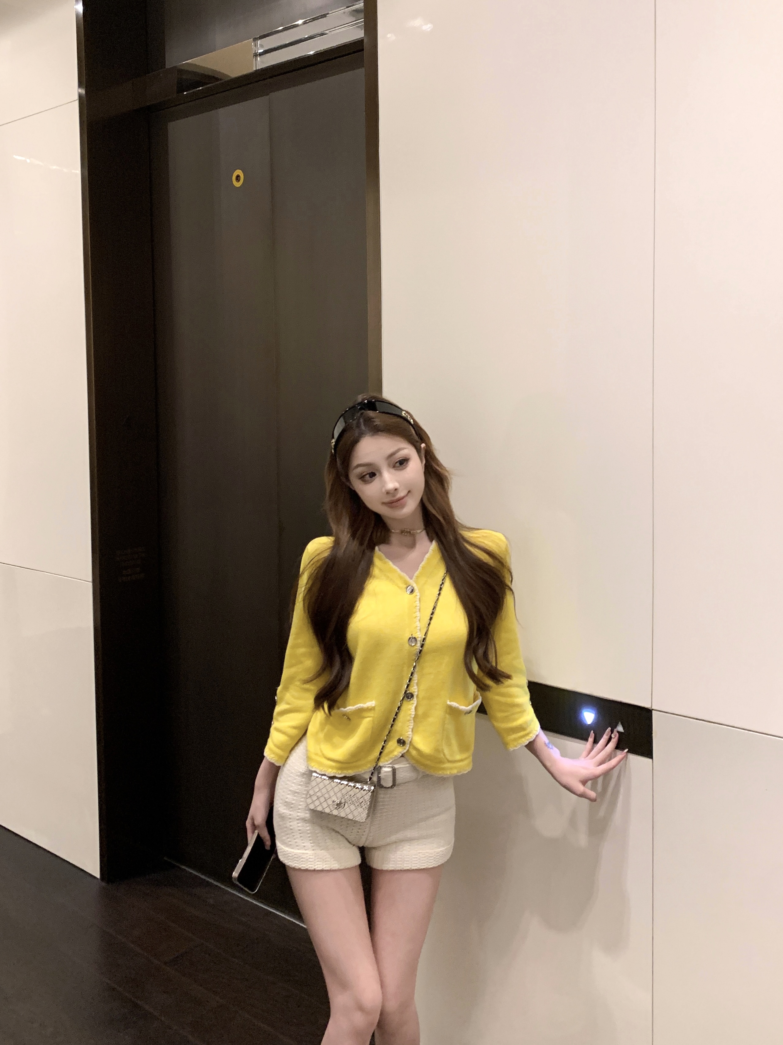 실사 돈 벌기 황색 배색 수공 홀로우 아웃 레이스 디스플레이 화이트 니트 오픈 가디건 니트 반바지 경기 훈련 버클 벨트