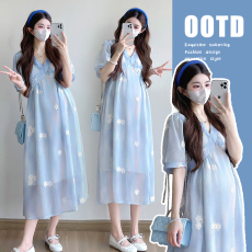 批发现实拍夏装2026新款网红时尚宽松刺绣显瘦遮肚子气质孕妇<b class='q'>连衣裙</b>