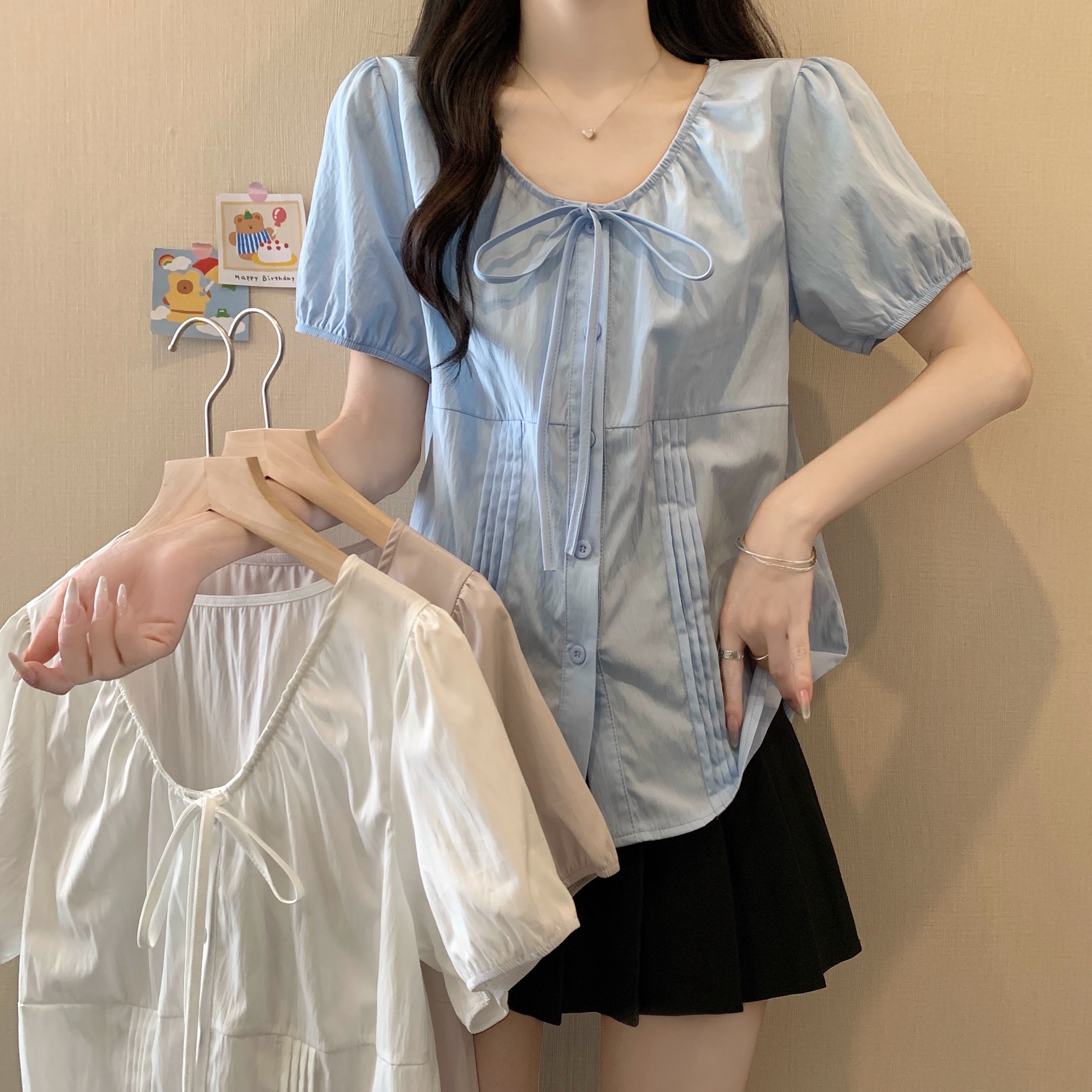 실사 정가 2026 빅 사이즈 여성 의류 새로운 디자인 센스 레이스업 플리츠 거품 소매 반팔 셔츠