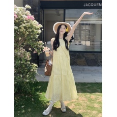 批发实拍 黄色格纹无袖<b class='q'>连衣裙</b>夏季中长款宽松度假风格子背心<b class='q'>连衣裙</b>女