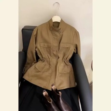 批发春季新款复古老钱风小众设计感又a又飒卡其色工装<b class='q'>外套</b>女正肩<b class='q'>上衣</b>