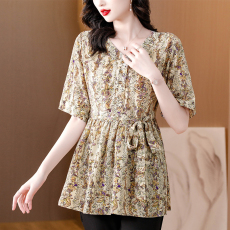 批发洋气碎花<b class='q'>中袖</b><b class='q'>雪纺衫</b>女士夏新款宽松遮肚子小衫别致收腰妈妈上衣