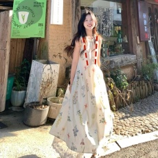 批发哺乳装新款蕾丝花边半身裙印花背心<b class='q'>连衣裙</b>女浪漫度假风碎花哺乳裙