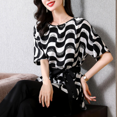 批发实拍2025年夏新印花蝙蝠袖<b class='q'>雪纺</b><b class='q'>衫</b>收腰洋气短袖上衣宽松小衫女