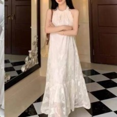 批发<b class='q'>阿</b>肉Ree 法式蕾丝挂脖吊带裙女2025春夏蝴蝶结提花系带木耳边长裙