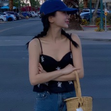 批发有货 韩国小众设计花束刺绣叠穿个性俏皮<b class='q'>小</b>裙摆抹胸吊带上衣