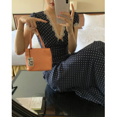 批发纯欲风气质v领波点<b class='q'>连衣裙</b>女2026夏季新款设计感小众蕾丝拼接长裙