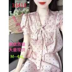 批发2026超火夏季流行穿搭女装独特超好看粉色缎面波点上衣半身裙<b class='q'>套装</b>