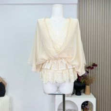 批发kubiliv【月光柔纱】蕾丝拼接荡领蝙蝠袖收腰氛围感<b class='q'>雪纺</b>衬衫上衣