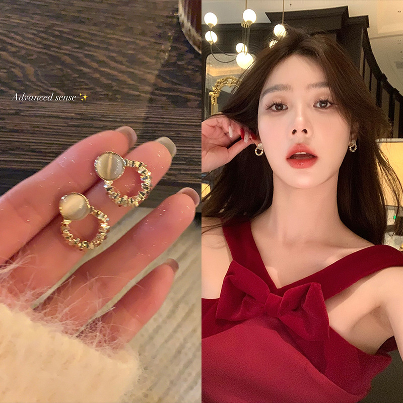 CX13361# 最便宜饰品批发  轻奢小众高级感猫眼石耳钉女爆闪碎银几两耳环网红同款几何形耳饰