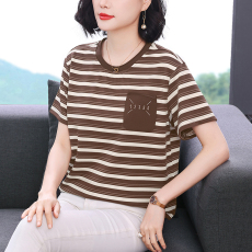 批发宽松条纹短袖T恤女<b class='q'>夏装</b>新款中老年妈妈减龄遮肚时尚上衣外穿体恤
