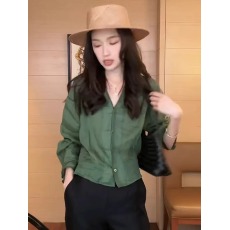 批发秋季高级感百搭遮肉衬衣<b class='q'>潮</b>韩版别致通勤风绿色显白收腰V领衬衫女