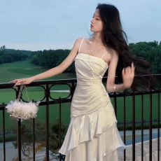 批发轻奢订婚晚宴领证<b class='q'>礼服</b><b class='q'>裙</b>夏季2026新款设计感重工荷叶边收腰长<b class='q'>裙</b>子