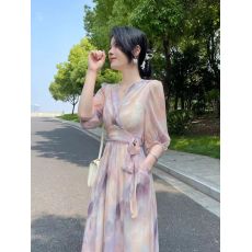 批发碎花<b class='q'>连衣裙</b>女2026夏季新款设计感气质收腰显瘦茶歇法式系带长裙子