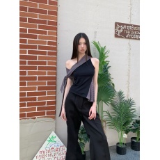 批发纯欲风条纹黑色斜肩背心设计感气质上衣女