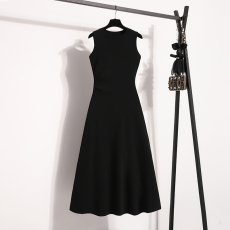 批发实拍大码女装2026新款黑色圆领背心<b class='q'>连衣裙</b>设计感收腰显瘦气质长裙