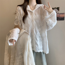 批发实拍～大码韩系蕾丝刺绣钩花连帽衬衫女百搭宽松显瘦防晒开衫上衣