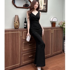 批发实拍法式高级感吊带连衣裙春夏新款性感修身显瘦开叉<b class='q'>鱼尾</b>裙