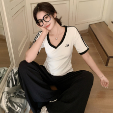 批发大码设计感V领正肩短袖T恤女夏季胖mm收腰遮肉<b class='q'>显瘦</b>休闲<b class='q'>运动</b>小上衣