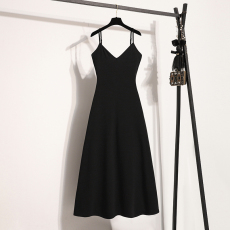 批发实拍大码女装2026新款黑色吊带露背气质法式<b class='q'>连衣裙</b>长款修身收腰裙