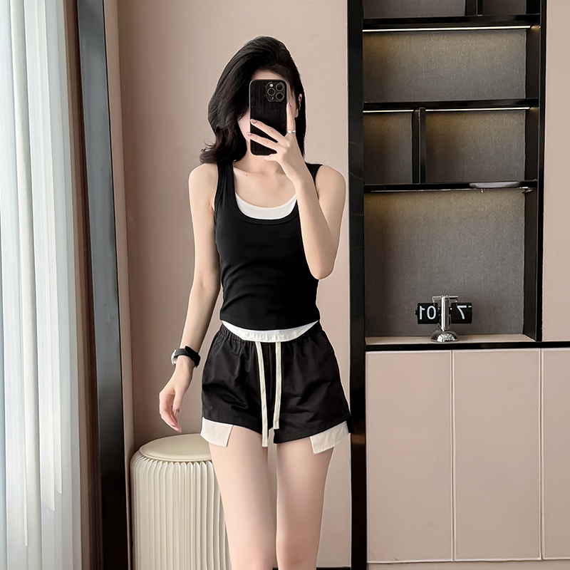2026 년 여름 새로운 패션 몸매 가꾸기 슬림해 보이는 배색 페이크 레이어드 조끼 루즈핏 캐주얼 반바지 투피스 세트