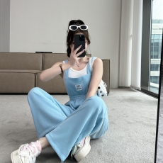 批发韩版时尚百搭贴标<b class='q'>背带裤</b>女装2025春季新款气质高腰显瘦阔腿连体裤