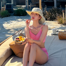 批发泳衣女2025新款爆款性感海边度假三件套女款分体粉色比基尼泡温泉