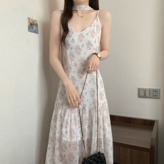 批发实拍夏装大码韩系波点吊带连衣裙款显瘦v领旅游度假大摆长裙