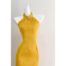 批发黄色<b class='q'>旗袍</b>2026新款女夏改良年轻款少女高端气质连衣裙性感挂脖无袖