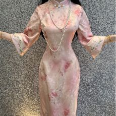 批发早秋画报夫人高级温柔粉色全包边旗袍刺绣连衣裙朝花夕拾日常可穿