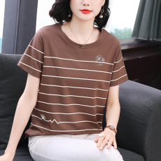 批发夏装2026新款条纹短袖T恤洋气宽松中年<b class='q'>妈妈装</b>印花工艺上衣