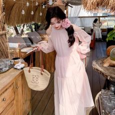 批发海边度假连衣裙夏季甜美温柔风法式气质绝美露肩<b class='q'>沙滩裙</b>