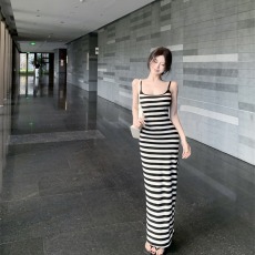 批发实拍实价~辣妹修身显身材弹力收腰<b class='q'>开叉</b>露背条纹长裙