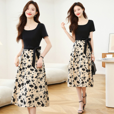 批发实拍冰爽澳棉蜂腰比例 方领拼接<b class='q'>连衣裙</b>女复古印花收腰长裙