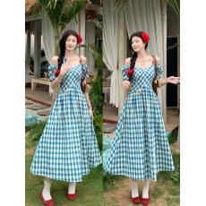 批发田园风格子碎花连衣裙女2026夏季新款v领露肩遮肚显瘦中长款裙子