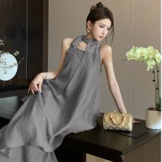 批发设计感法式复古连衣裙夏季2026轻熟风<b class='q'>名媛</b>吊带裙别致挂脖罩衫<b class='q'>套装</b>