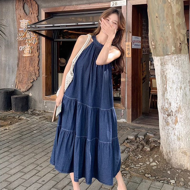 파란색 민소매 행침 목 여성 드레스 중간 길이 2025 여름 새로운 데님 레트로 미니멀리즘 디자인 센스 조끼 스커트