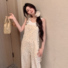 批发2025studio日系复古碎花<b class='q'>背带裤</b>女春夏季新款杏色小个子显瘦阔腿裤