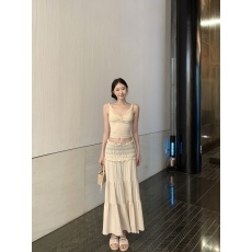 批发实拍实价  <b class='q'>露</b><b class='q'>脐</b>低胸短款<b class='q'>背心</b>法式气质褶皱半身裙套装女