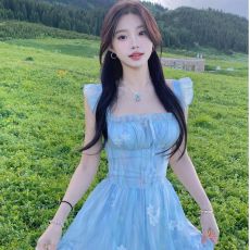 批发绝美旅游度假风<b class='q'>连衣裙</b>2026夏季露背小飞袖系带碎花裙收腰显瘦长裙