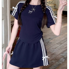 批发2025新款运动风时尚套装女夏季显瘦休闲短袖<b class='q'>上衣</b>包臀半身裙两件套